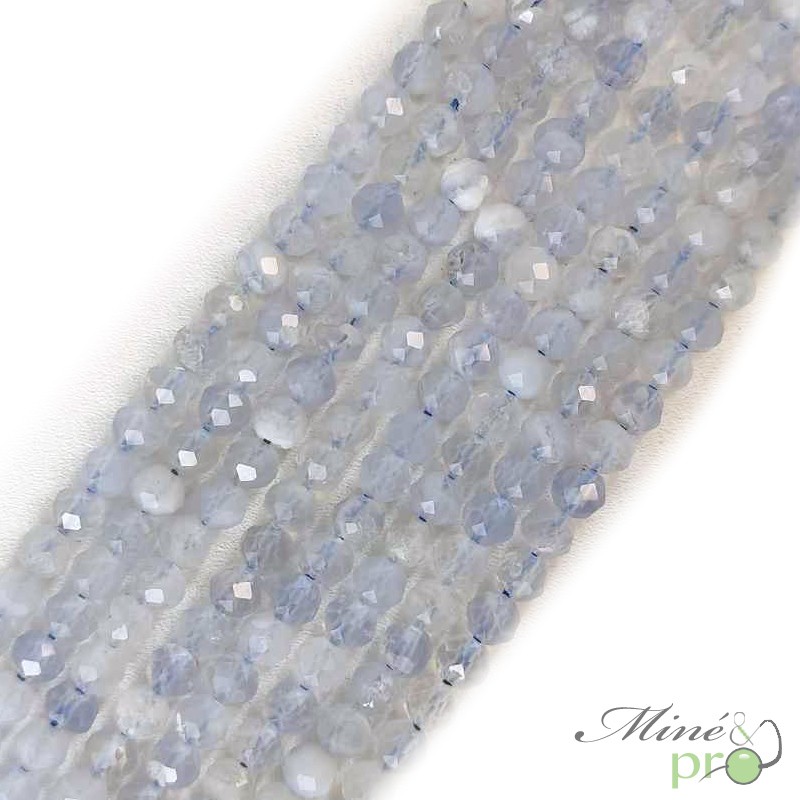 Calcédoine bleue en perles facettées 4mm - fil complet Calcédoine bleue en perles facettées 4mm - fil complet