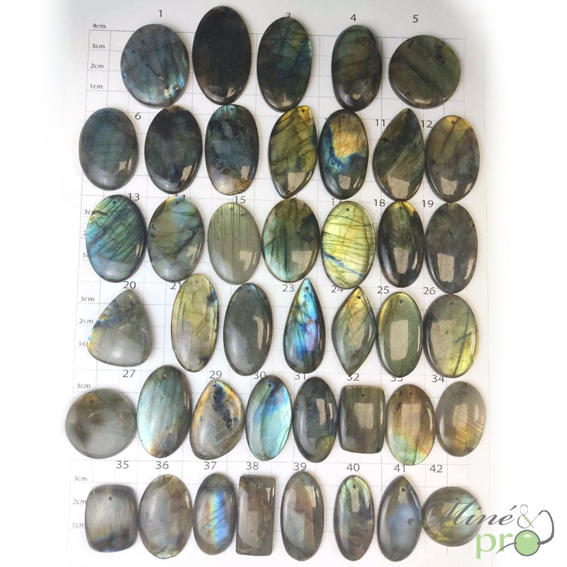 Labradorite - cabochons percés