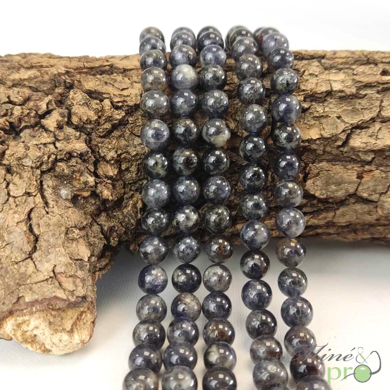 Iolite B+ en perles rondes 8mm - fil complet