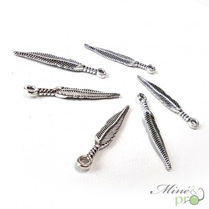 Breloque plume en métal argenté 28mm - lot