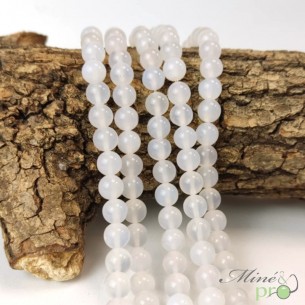 Agate blanche A en perles rondes 8mm - fil complet