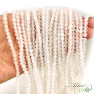 Agate blanche A en perles rondes 4mm - fil complet
