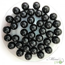 Spinelle noire en perles rondes 8mm - lot de 10