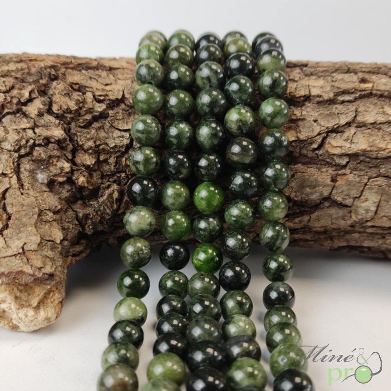 Diopside A en perles rondes 8mm - fil complet