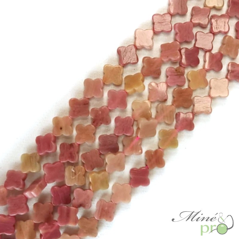 Rhodonite en perles plates "trèfle" 6mm - fil complet