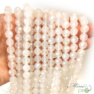 Agate blanche en perles facettées 8mm - fil complet
