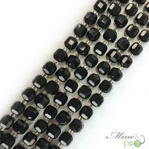 Onyx en perles "carré" 7mm - fil complet