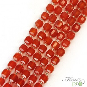 Cornaline en perles "carré" 7mm - fil complet