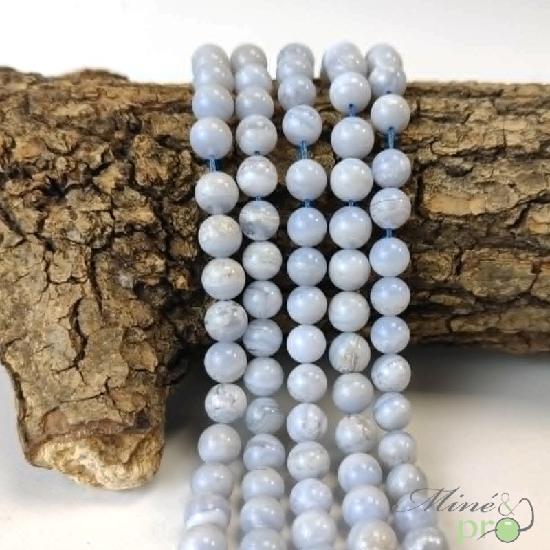 Calcédoine bleue AB+ en perles rondes 8mm - fil complet