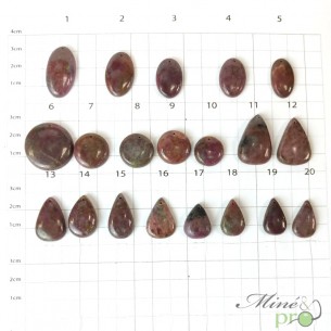 Rubis - cabochons percés