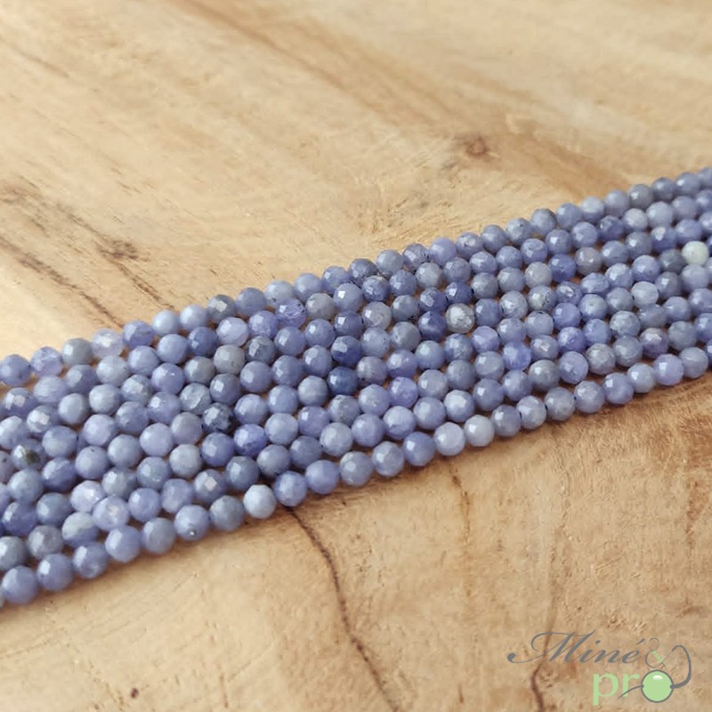 Tanzanite A+ en perles facettées 4mm - fil complet