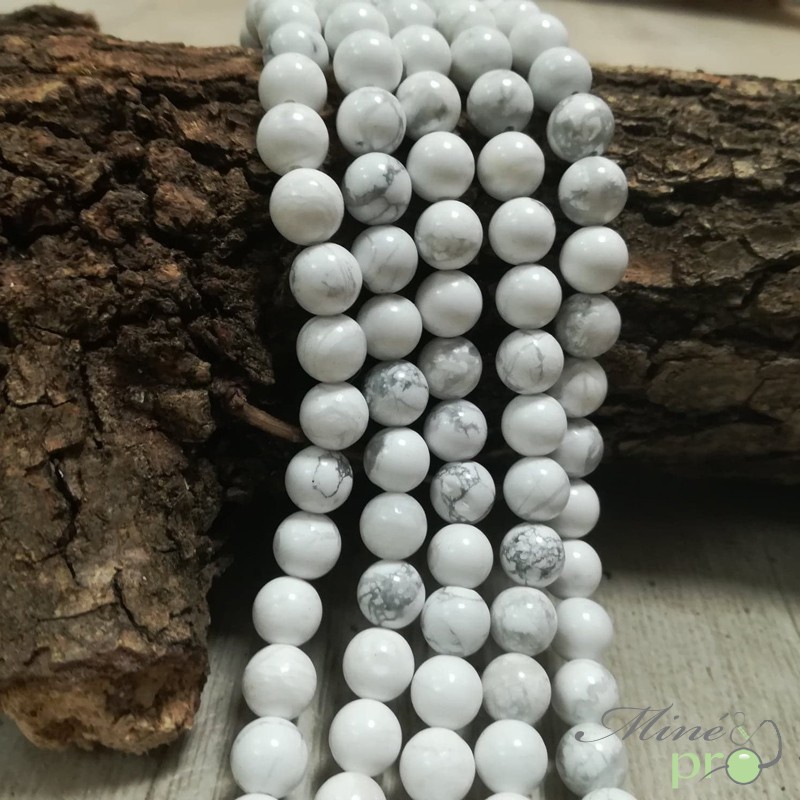 Howlite naturelle en perles rondes 8mm - fil complet