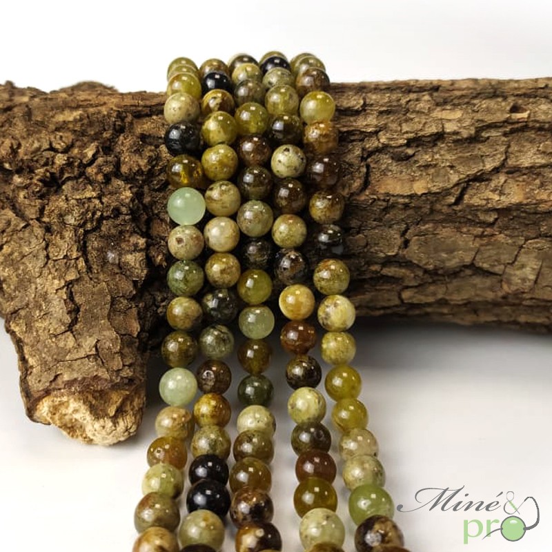Grenat vert en perles rondes 8mm - fil complet