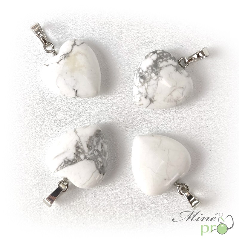 Howlite - pendentif en forme de coeur