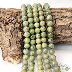 Jade nephrite AB en perles rondes 8mm - fil complet