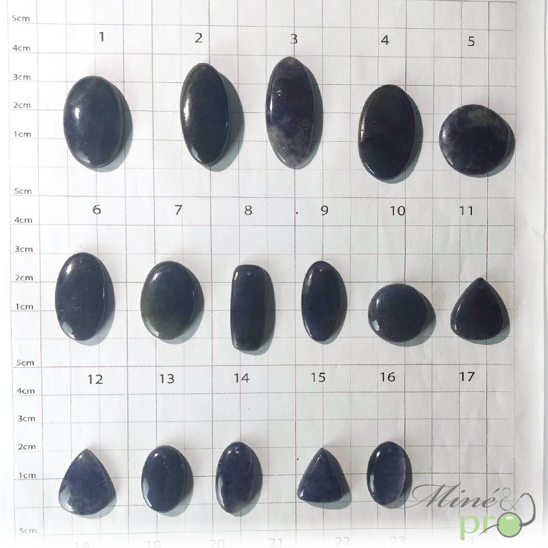 Iolite - cabochons percés