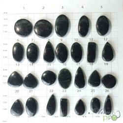 Jade noir- cabochons percés